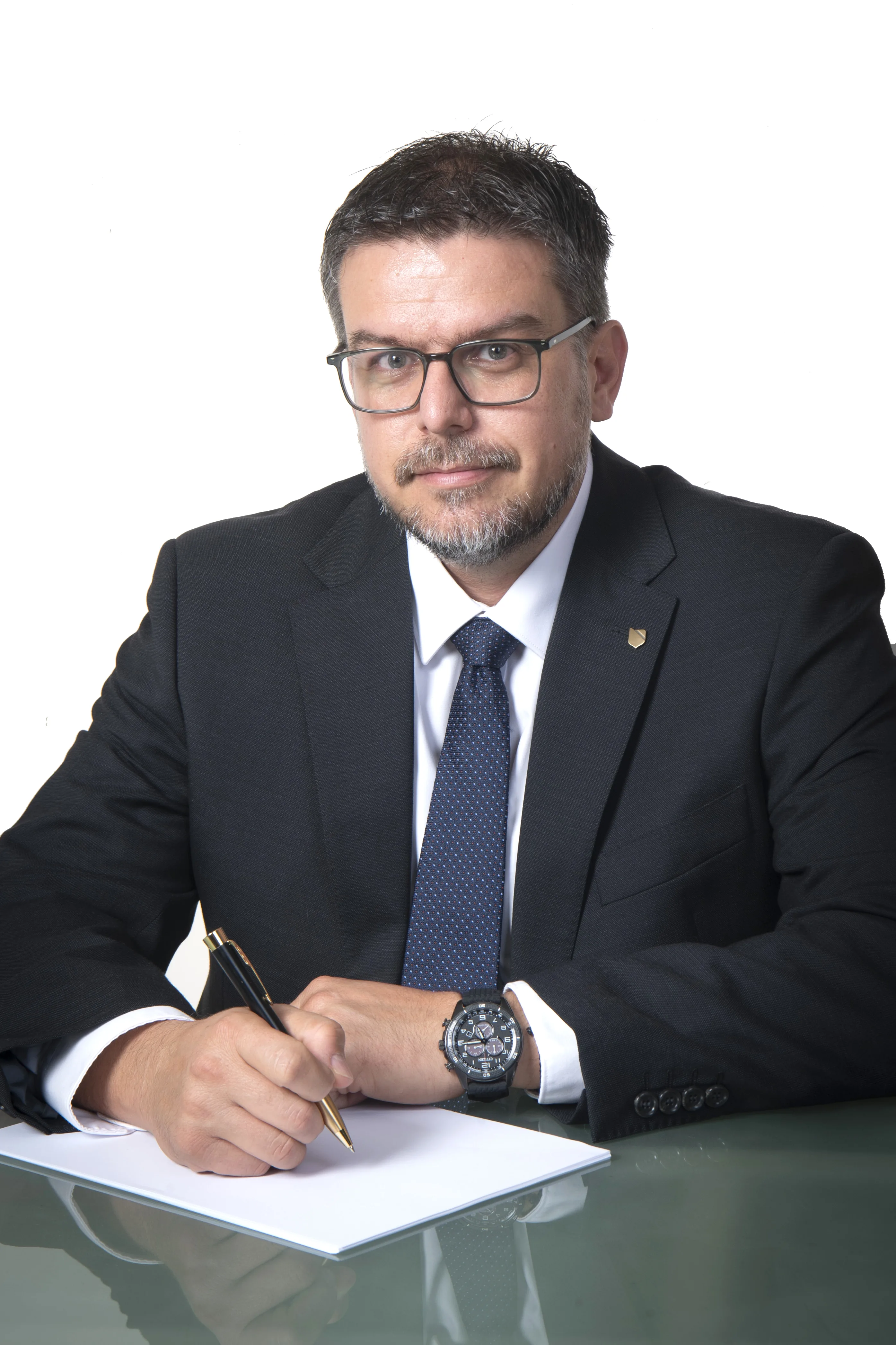 Dr George Konstantinidis in consultation
